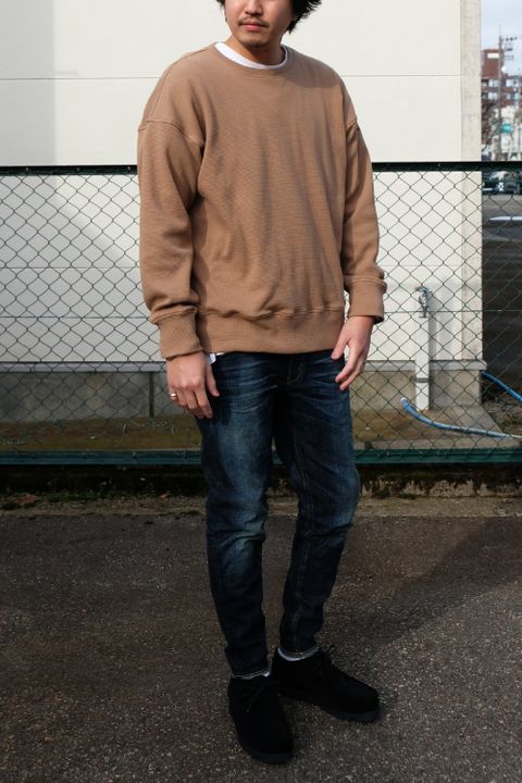 シンプルだからこそシルエットでイマドキ感を