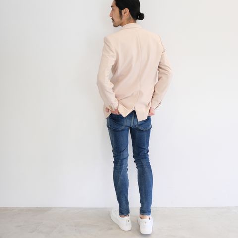キッチリしつつも軽やかに着こなすスタイリッシュなジャケパンスタイル