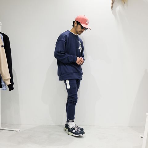ネイビーでまとめたスポーティーかつストリートなあったかセットアップスタイル