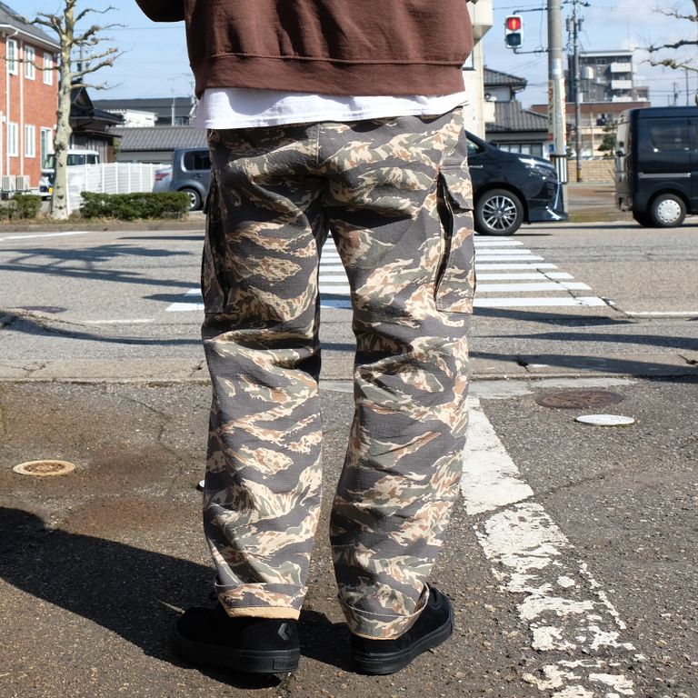179cm 69kg : 着用サイズ 32(M)