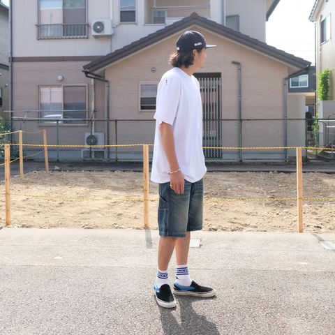 男の夏の定番“白Tデニム”をハーフパンツで快適に楽しむ