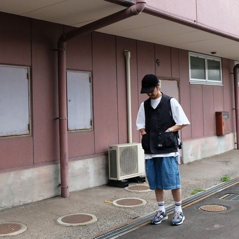 軽やかな半袖短パンスタイルに実用性をプラス