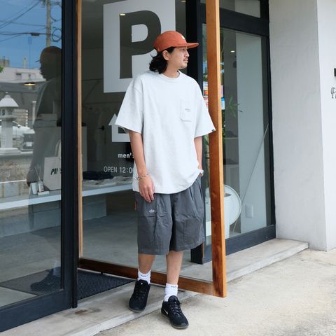 グレーを基調とした夏コーデ