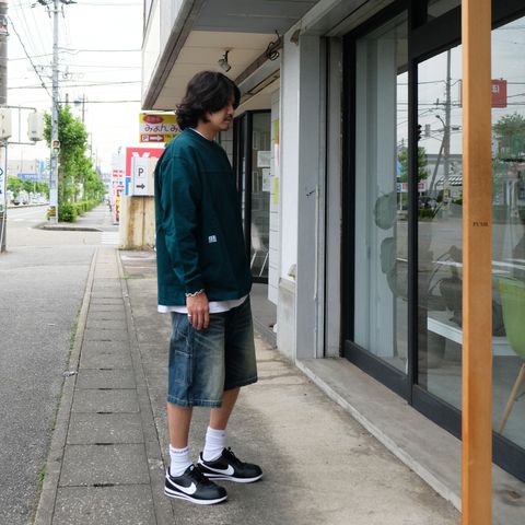 デニムショーツが懐かしくも今っぽい