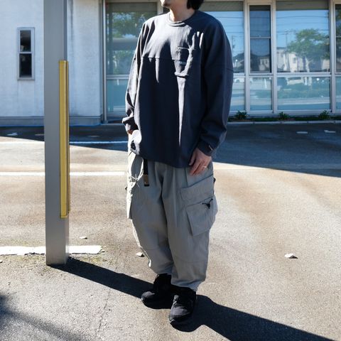 【Persevere】トップスの色味を活かすカーゴパンツスタイル
