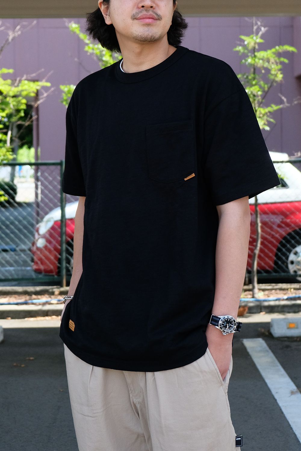 シルエットで楽しむTシャツ＋チノパンの着こなし