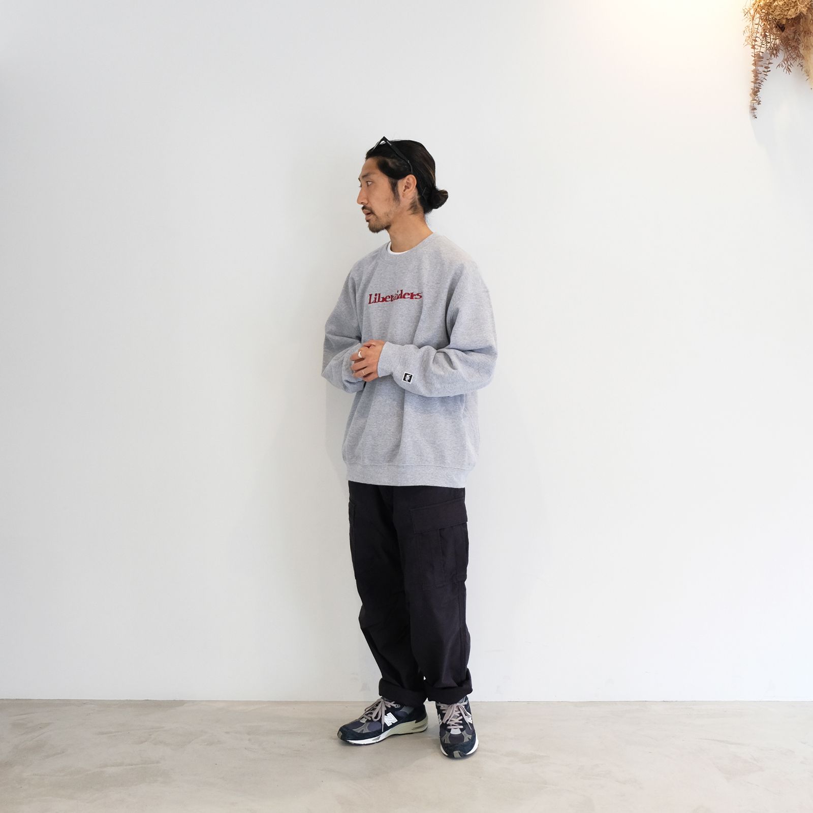 リベレイダースのアイテムでまとめたストリートカジュアルコーデ