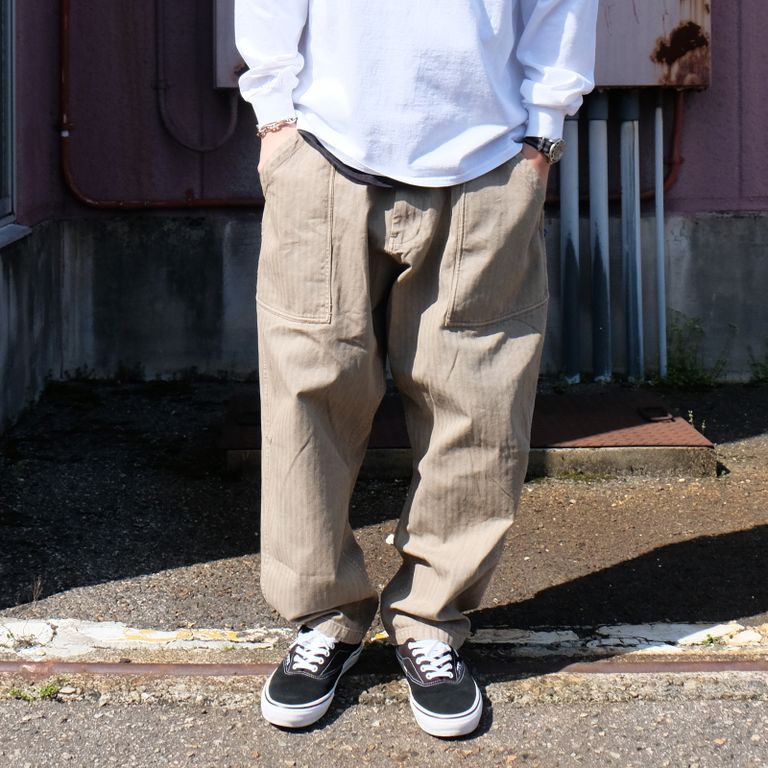 179cm 70kg : 着用サイズ 32(M)