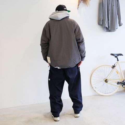 機能性の高いマルチポケットジャケットをコテコテにならないように