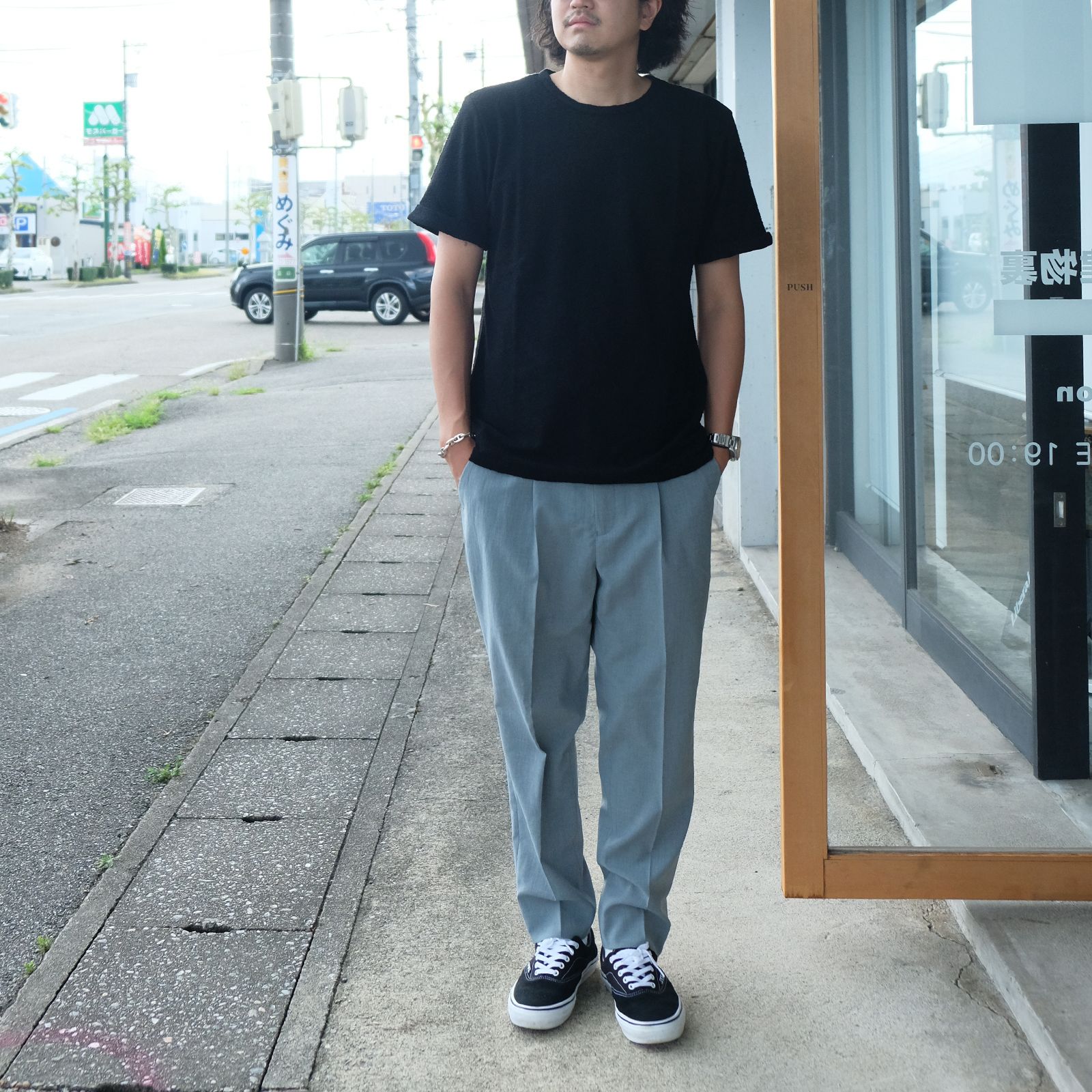 大人のtシャツスタイルは シンプル さを大事に 色使いや素材感で楽しむ 2295 Filo