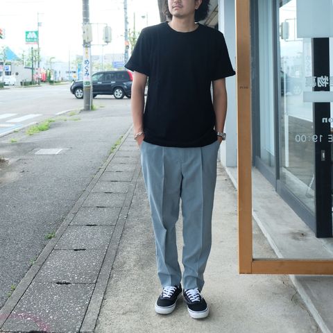 大人のTシャツスタイルは“シンプル”さを大事に、色使いや素材感で楽しむ