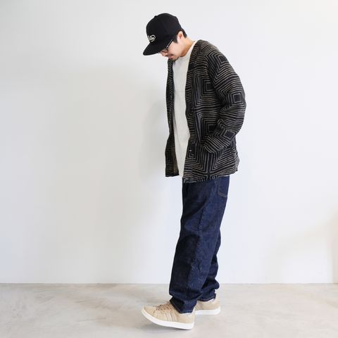 織り柄で主張を楽しむカーディガンをメインとしたカジュアルコーデ