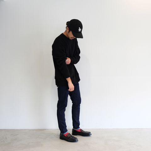 現代らしさを取り入れつつも綺麗さも意識したカジュアルコーデ
