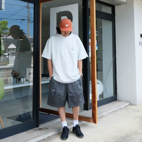 グレーを基調とした夏コーデ