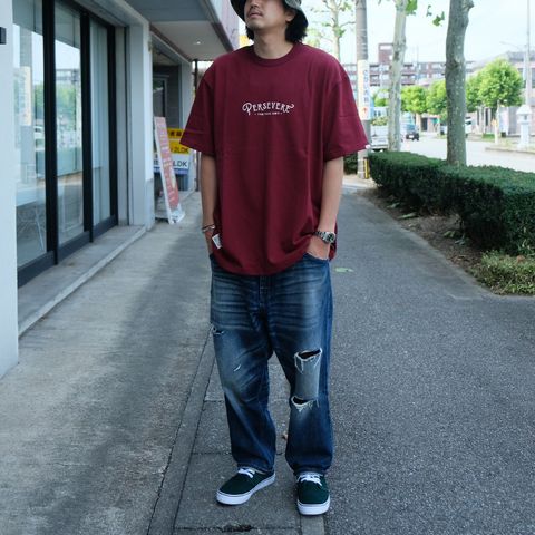 クラレットとデニムカラーの相性は抜群◎