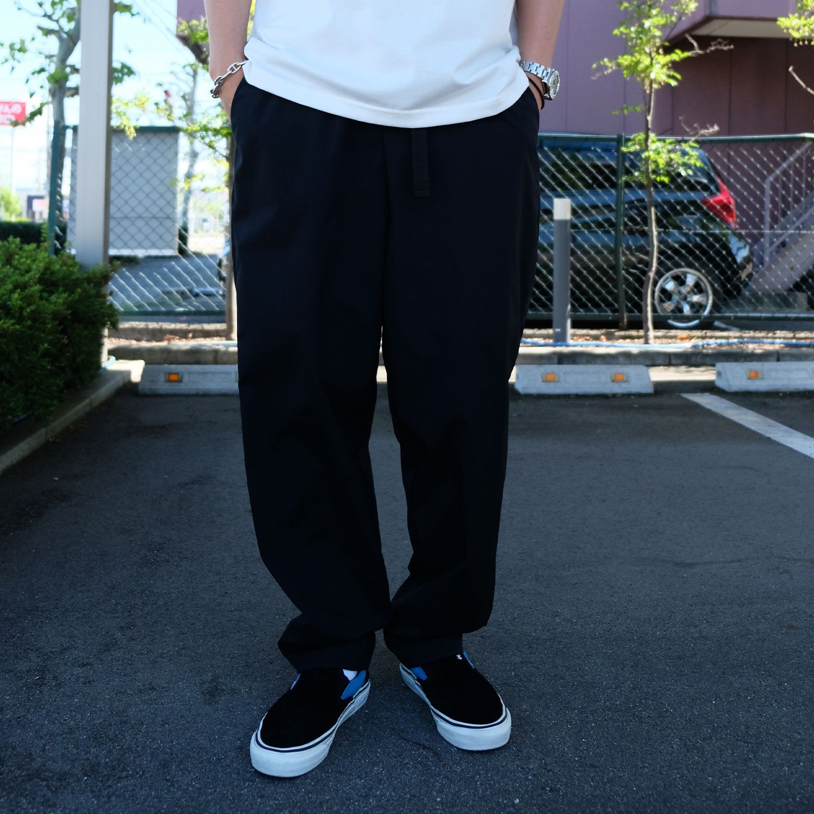 クールに品良く不良っぽさをエッセンスに加えた大人の夏コーデ