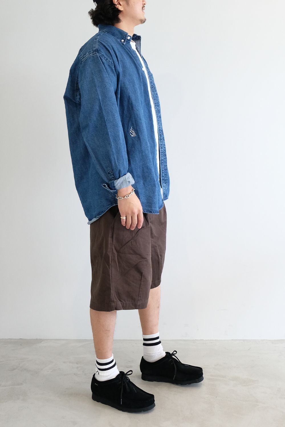 春のハーフパンツスタイルはシャツ合わせがお勧め