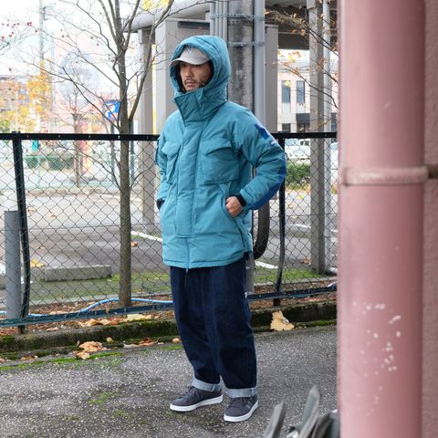 レトロヴィンテージなブルーカラーが冬に映える最強ダウンスタイル