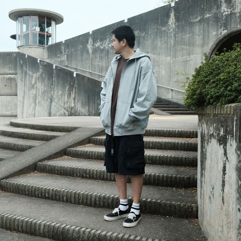 1日の寒暖差が難しい時期はジップパーカーが調子良さげ
