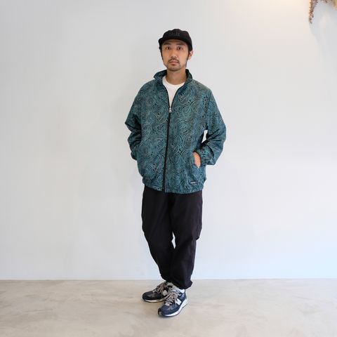 総柄トラックジャケットをメインとしたスポーティーでストリートな楽チンコーデ