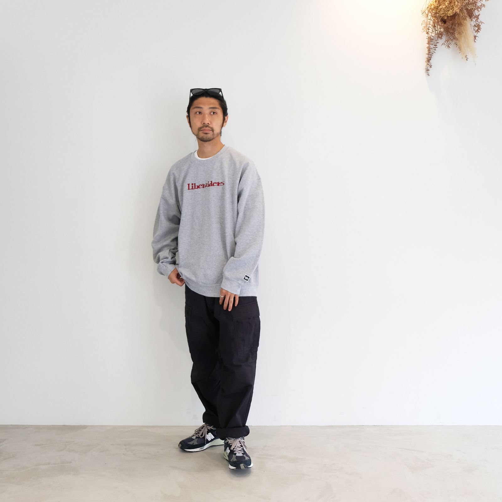 リベレイダースのアイテムでまとめたストリートカジュアルコーデ