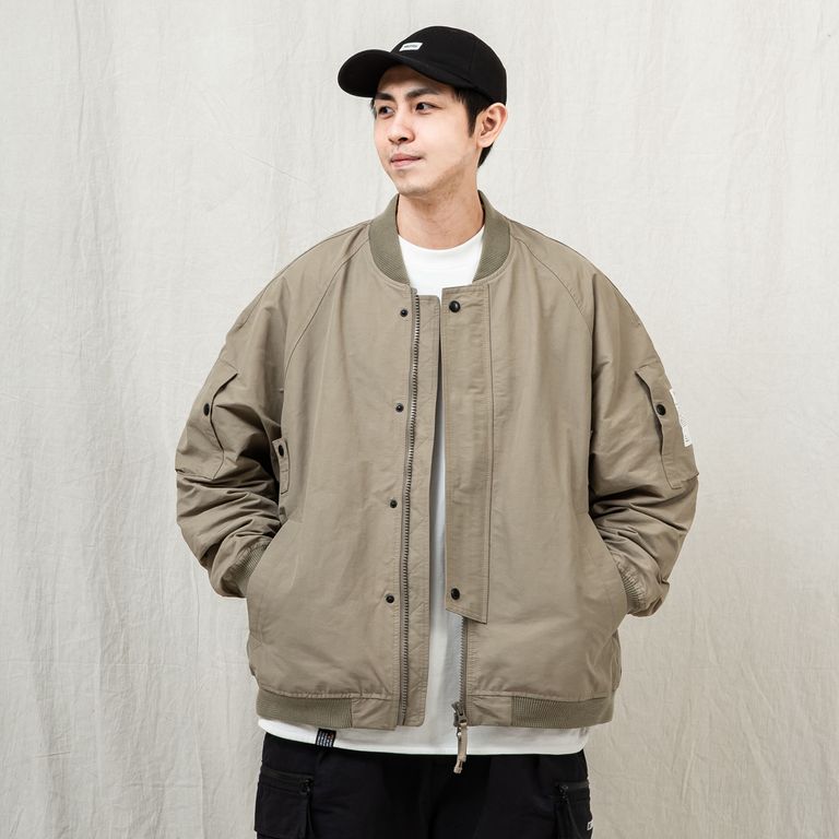 171cm 60kg : 着用サイズ M