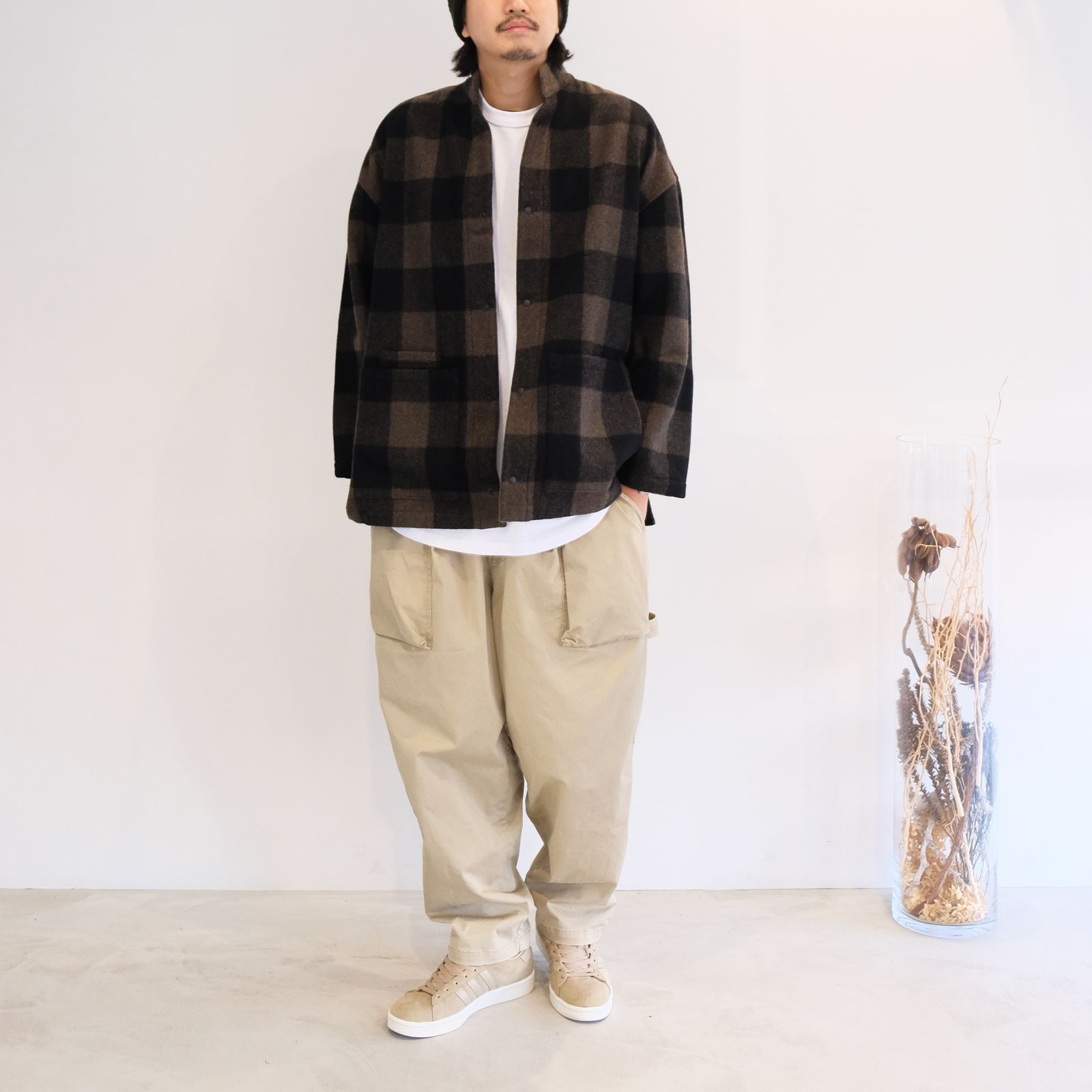 秋らしさも持ち合わせたワークスタイルをどこか品良く