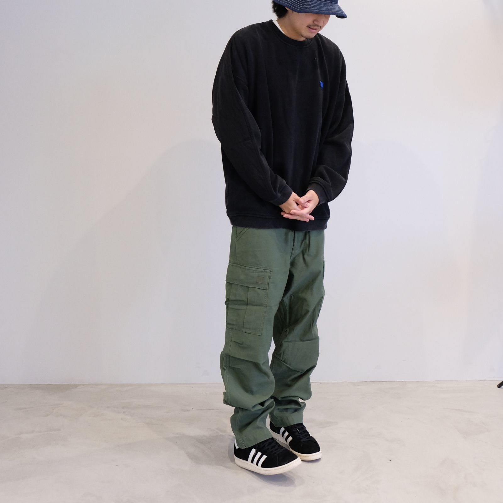シンプルだけどリベレイダースらしさをしっかりと表現したトレーナースタイル