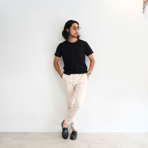 リラックスし過ぎず大人っぽさも意識したイージーなTシャツコーデ
