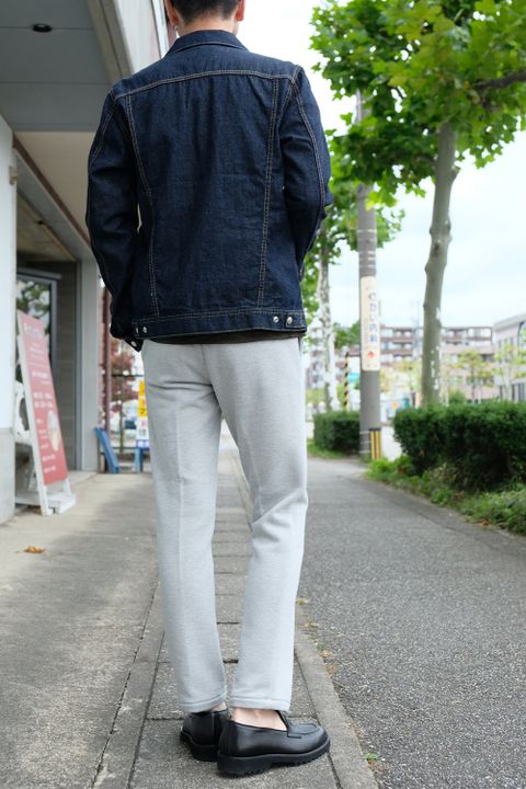 秋のドライブデートは窮屈過ぎずもキチンとあったかく!