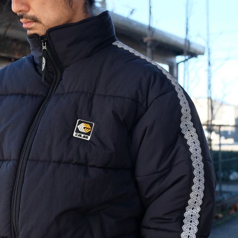 ワイドめなシルエットでまとめたパフジャケットスタイル
