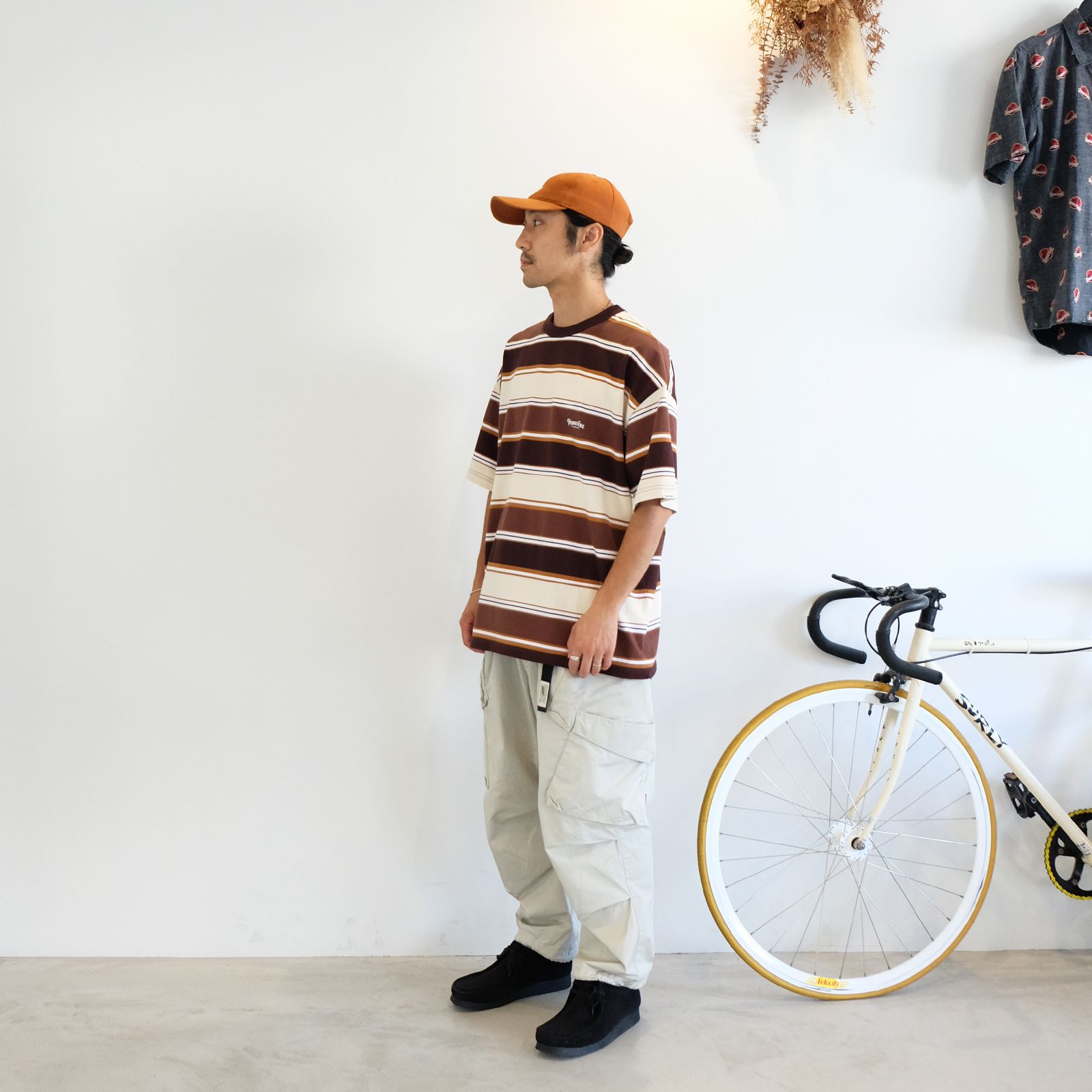 オレンジを基調としたストライプシャツコーデ