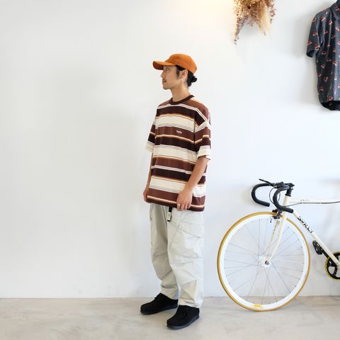オレンジを基調としたストライプシャツコーデ