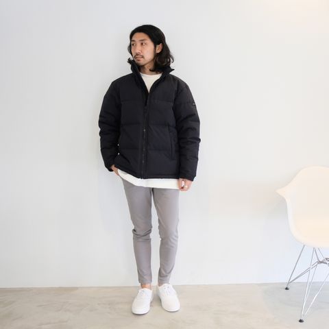 冬スタイルの重たさを払拭しつつも防寒性もしっかりと持ち合わせた快適ダウンジャケットスタイル