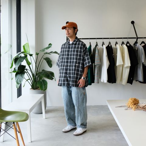 チェックシャツにはついついデニムを合わせてしまいます