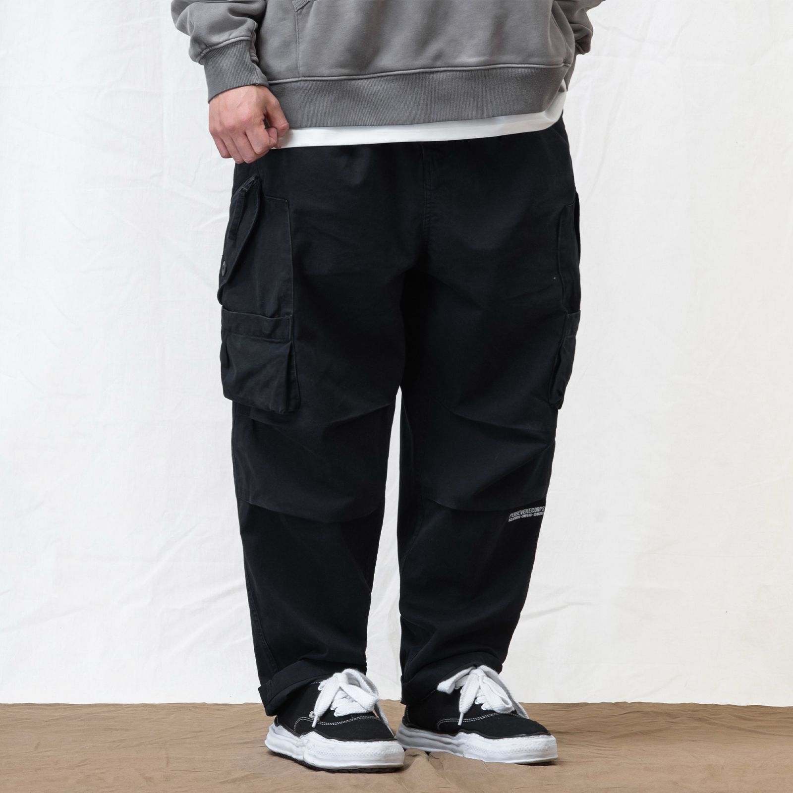 unique pocket design tapered pants / ブラックブルー