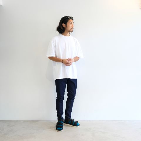 デニムジャージーパンツを使用したノンストレスなカジュアルコーデ