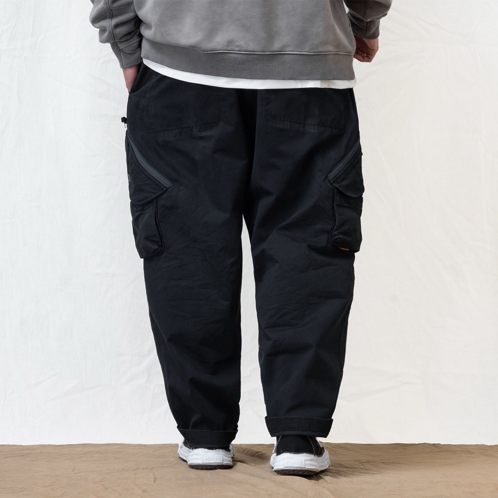 unique pocket design tapered pants / ブラックブルー