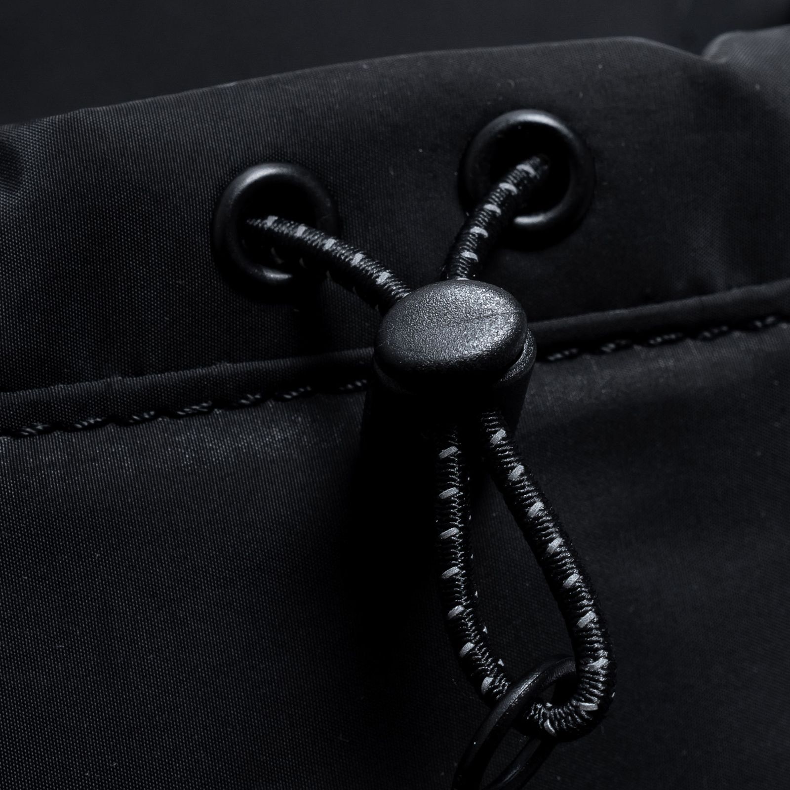 【ラスト1点】water-repellent padded crossbody bag / ブラック