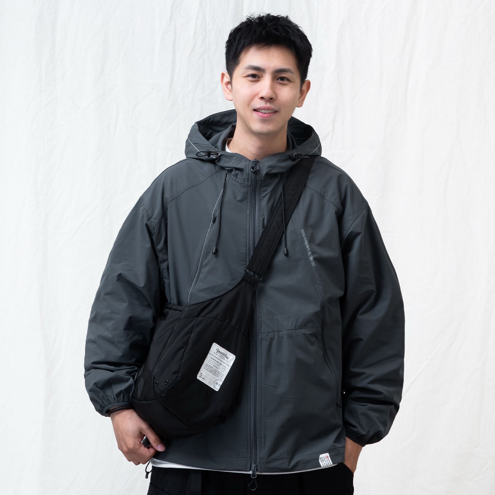 【ラスト1点】water-repellent padded crossbody bag / ブラック