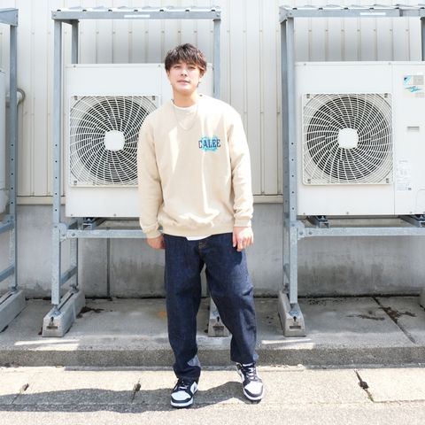 トップスのCALEEらしいデザインがポイントのカジュアルコーデ