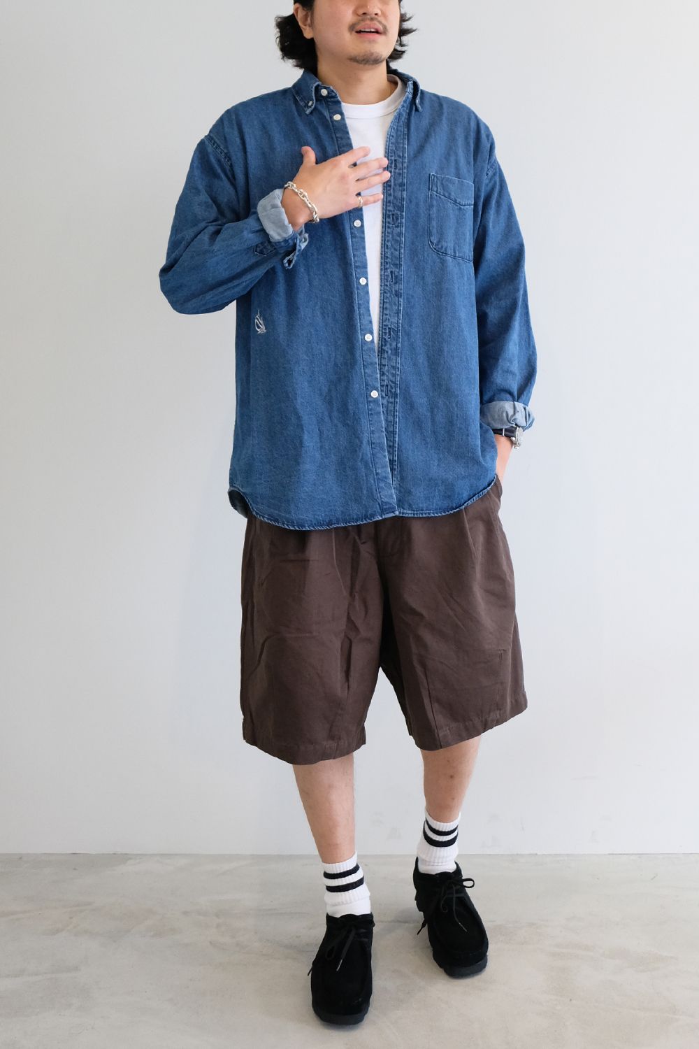 春のハーフパンツスタイルはシャツ合わせがお勧め