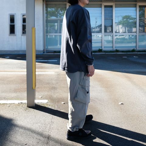 【Persevere】トップスの色味を活かすカーゴパンツスタイル