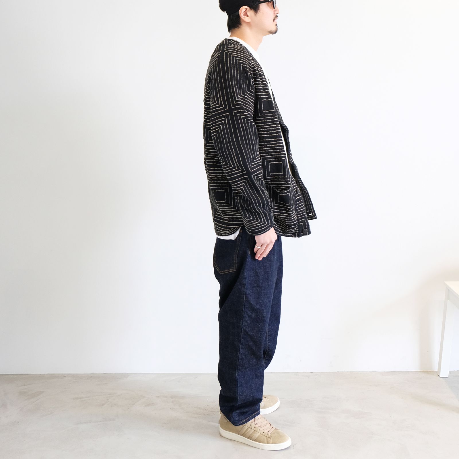 織り柄で主張を楽しむカーディガンをメインとしたカジュアルコーデ