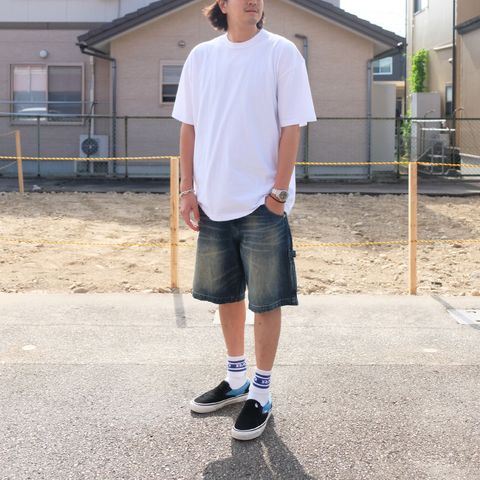 男の夏の定番“白Tデニム”をハーフパンツで快適に楽しむ