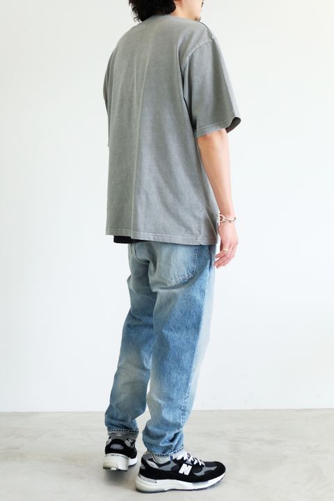 ありそうであまり無い絶妙なTシャツのグレーカラーが◎