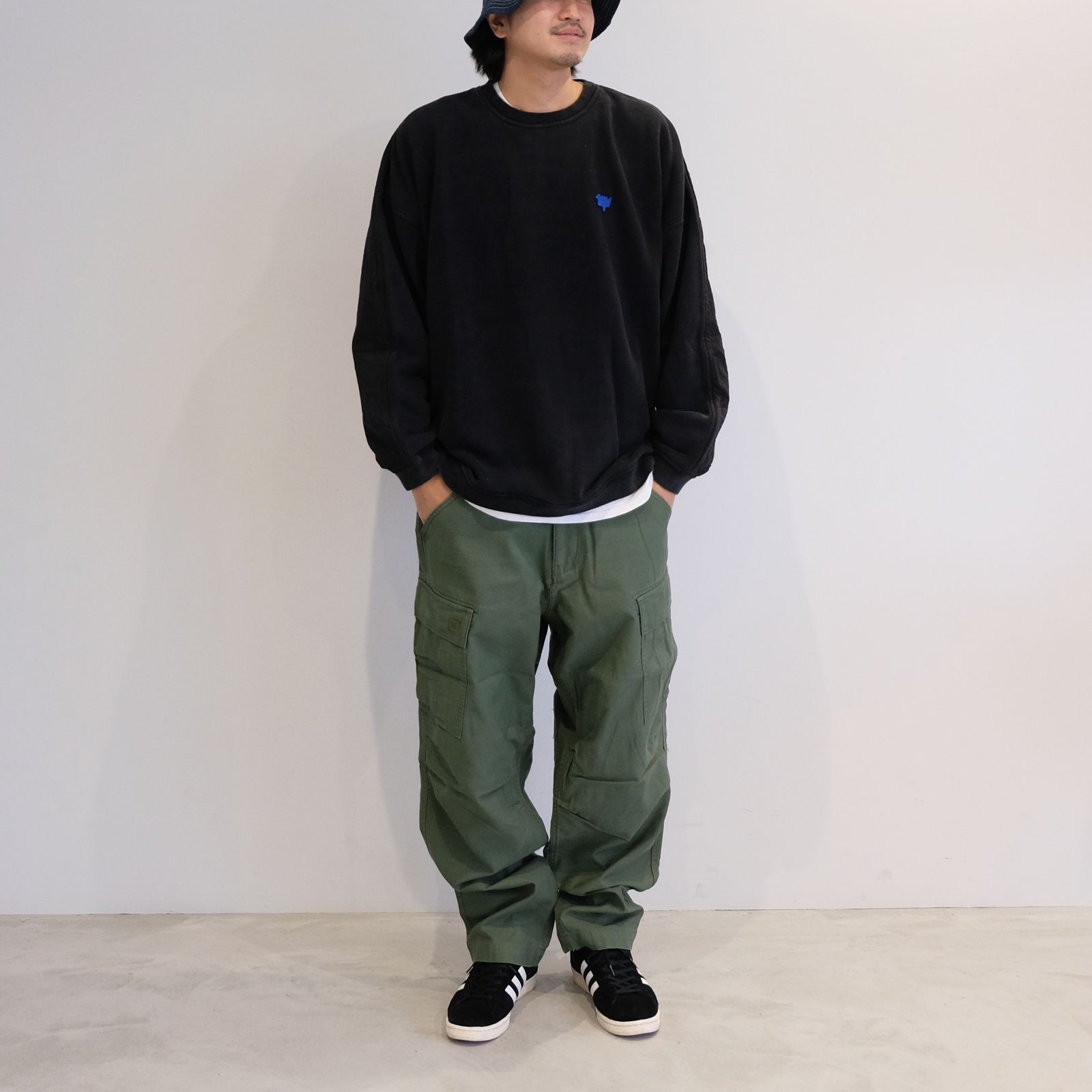 シンプルだけどリベレイダースらしさをしっかりと表現したトレーナースタイル
