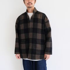 秋らしさも持ち合わせたワークスタイルをどこか品良く