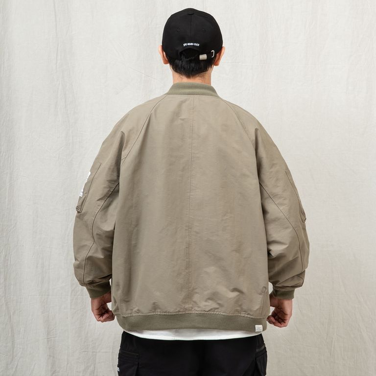 171cm 60kg : 着用サイズ M