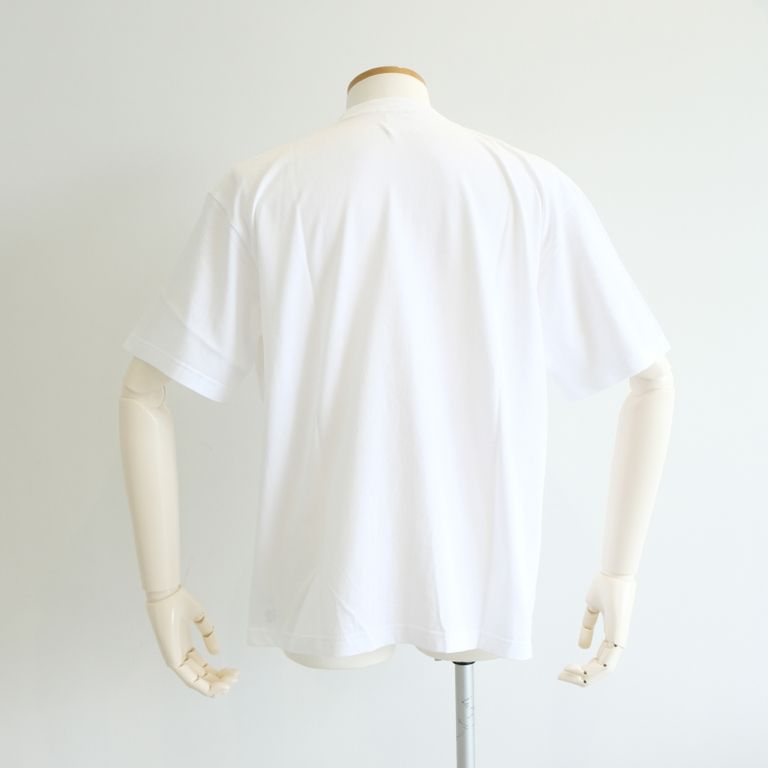 5.6オンスのコットン生地を使用したビックシルエットのクルーネックTシャツ